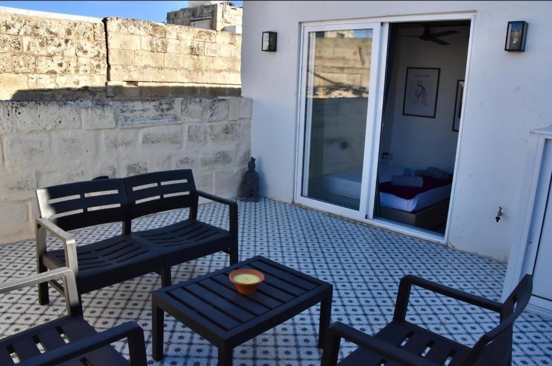 Chic Penthouse Industrial-Style Apartment Mosta Exterior foto