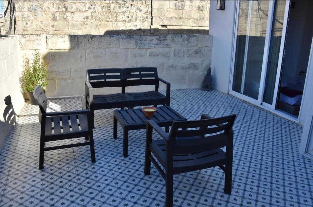Chic Penthouse Industrial-Style Apartment Mosta Exterior foto