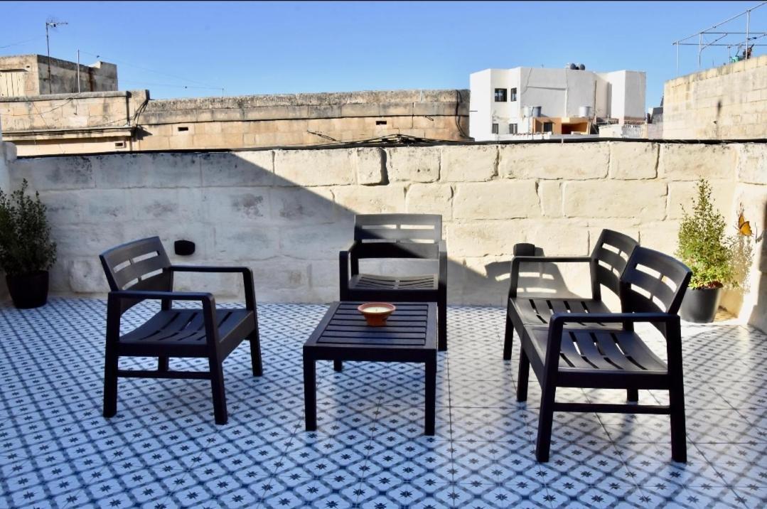 Chic Penthouse Industrial-Style Apartment Mosta Exterior foto