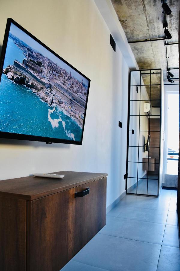 Chic Penthouse Industrial-Style Apartment Mosta Exterior foto